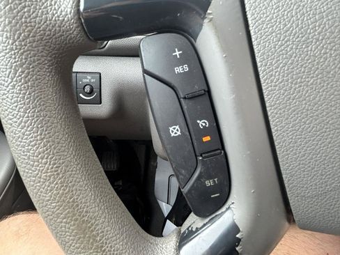 Used 2013 Chevrolet Traverse LS FWD image 19