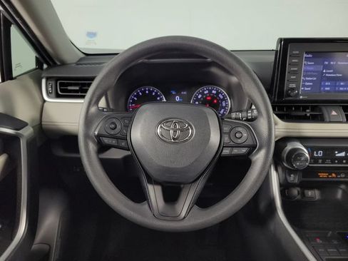 Used 2021 Toyota RAV4 XLE FWD image 17