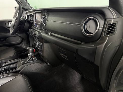 Used 2023 Jeep Wrangler Unlimited Sahara AWD/4WD image 32