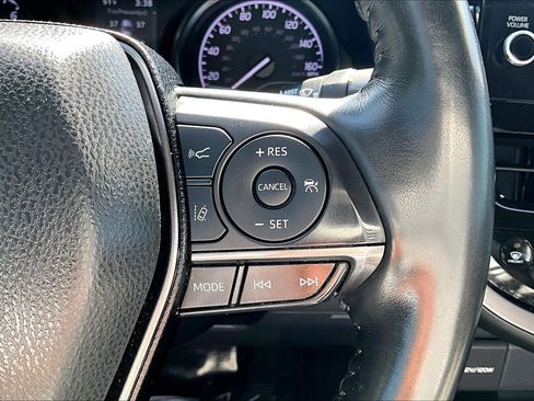 Used 2023 Toyota Camry SE w/ Cold Weather Package image 18