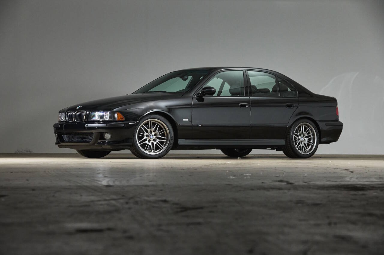 Used 2003 BMW M5 RWD image 3