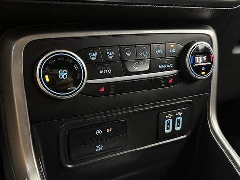 Used 2021 Ford EcoSport SE w/ SE Convenience Package image 16