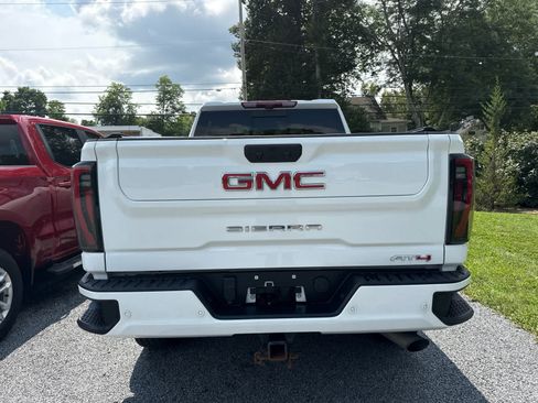 Used 2024 GMC Sierra 2500 AT4 w/ Technology Package AWD/4WD image 11