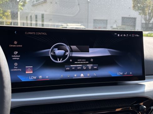 Used 2025 BMW 230i Coupe w/ Premium Package image 32