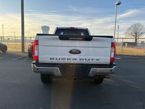 Used 2017 Ford F250 Lariat w/ Lariat Value Package image 3