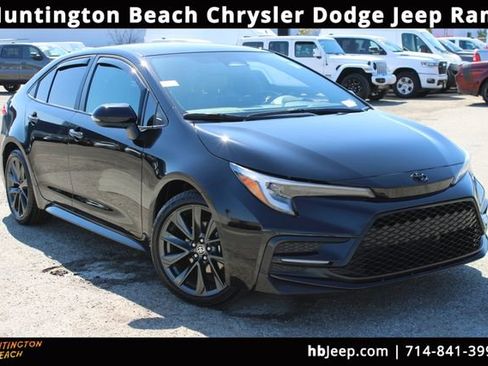 Used 2025 Toyota Corolla SE image 1