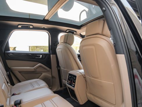 Used 2019 Porsche Cayenne AWD/4WD image 58