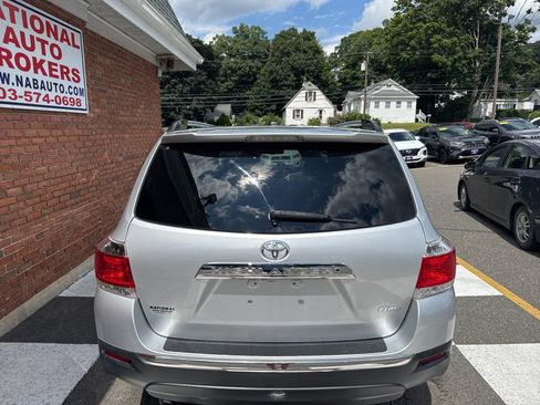 Used 2012 Toyota Highlander Limited w/ Tow Pkg AWD/4WD image 9