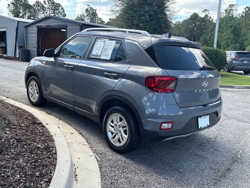 Used 2020 Hyundai Venue SEL FWD image 7