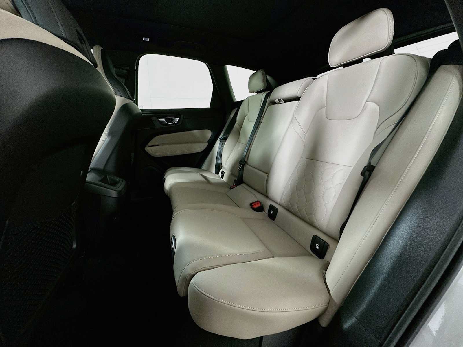 New 2026 Volvo XC60 B5 Core w/ Climate Package PRO AWD/4WD image 23