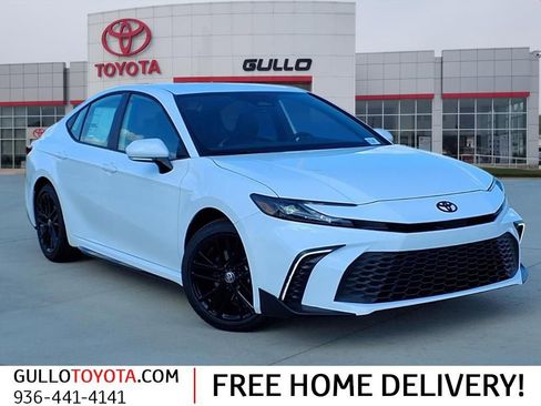 Used 2026 Toyota Camry SE image 1