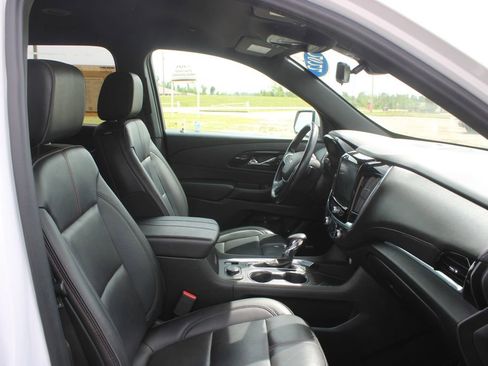 Used 2022 Chevrolet Traverse RS FWD image 27