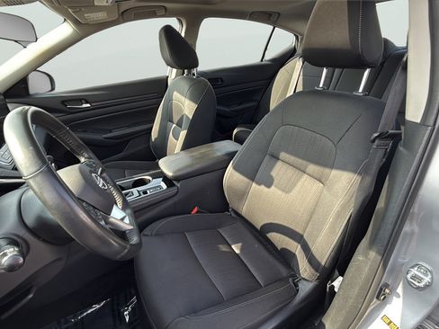 Used 2024 Nissan Altima 2.5 SV w/ SV Premium Package FWD image 22