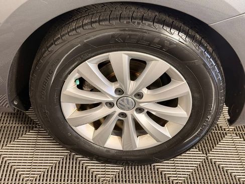 Used 2018 Volkswagen Beetle 2.0T S FWD image 13