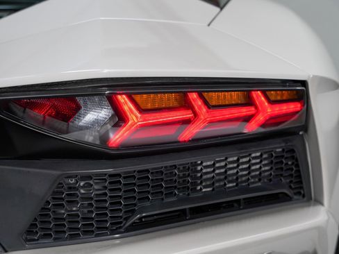 Used 2017 Lamborghini Aventador S image 29