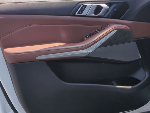 Used 2023 BMW X5 xDrive40i w/ Premium Package image 13