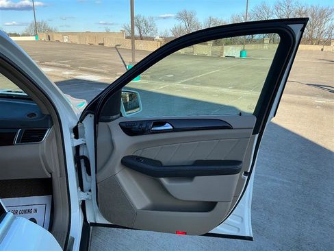 Used 2016 Mercedes-Benz GL 450 4MATIC image 35