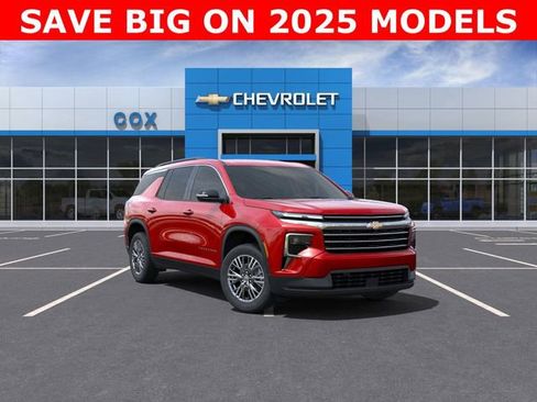 New 2025 Chevrolet Traverse LT image 1
