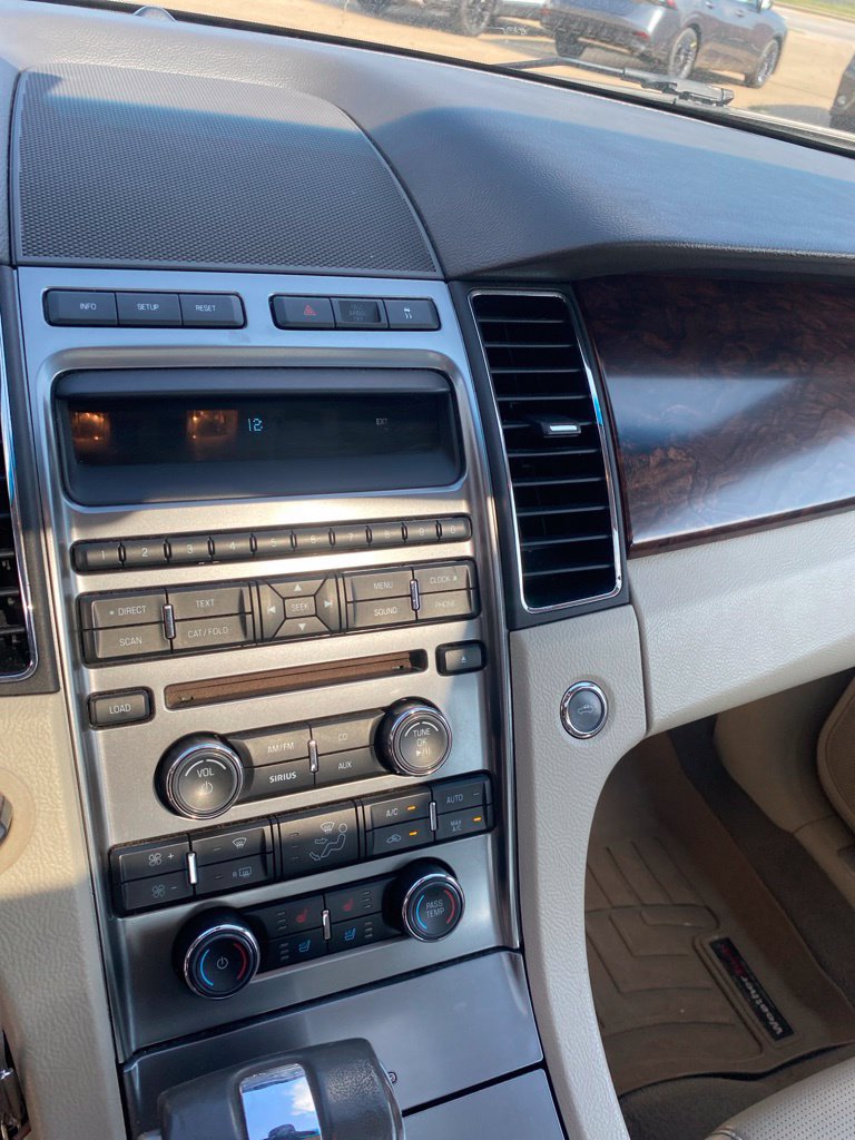 Used 2010 Ford Taurus Limited FWD image 17