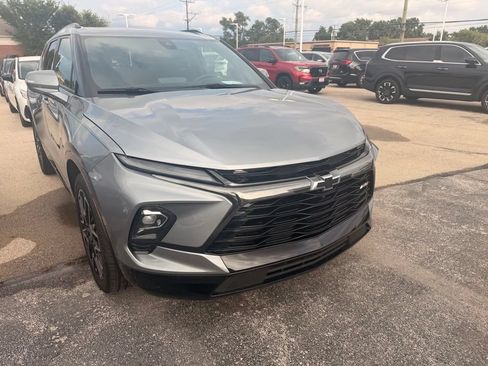 Used 2025 Chevrolet Blazer RS w/ Driver Confidence II Package FWD image 3