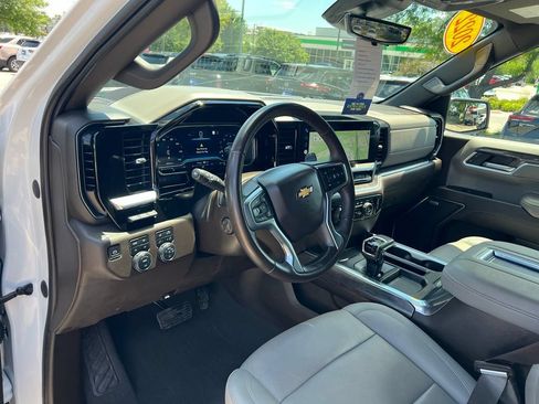 Used 2022 Chevrolet Silverado 1500 LTZ w/ LTZ Premium Package AWD/4WD image 23