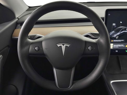 Used 2021 Tesla Model Y Long Range AWD/4WD image 17