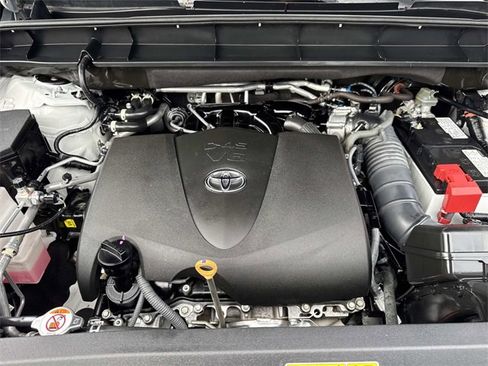 Used 2022 Toyota Highlander L image 37