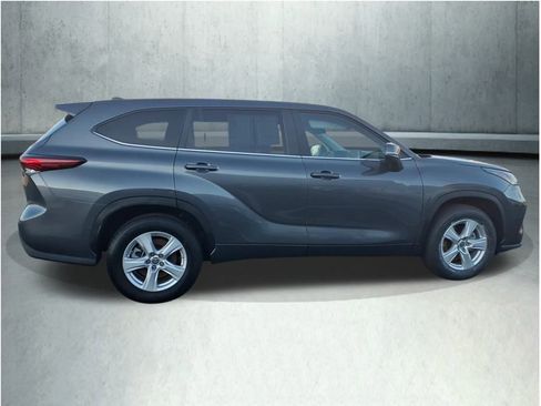 Certified 2023 Toyota Highlander L image 25