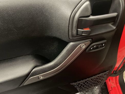 Used 2018 Jeep Wrangler Unlimited Sport S AWD/4WD image 14