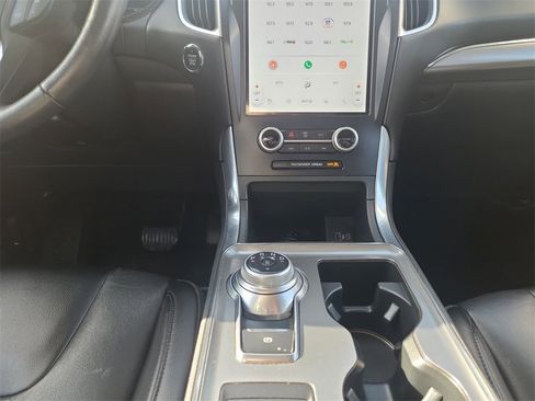 Used 2022 Ford Edge Titanium image 11