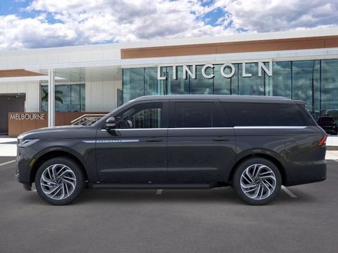 New 2026 Lincoln Navigator L Premier AWD/4WD image 3
