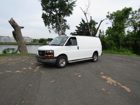 Used 2023 GMC Savana 2500 w/ Driver Convenience Package RWD image 2