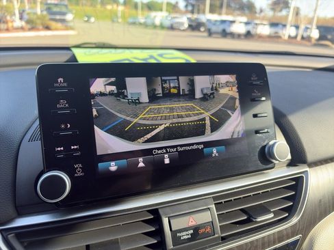 Used 2022 Honda Accord Touring image 12