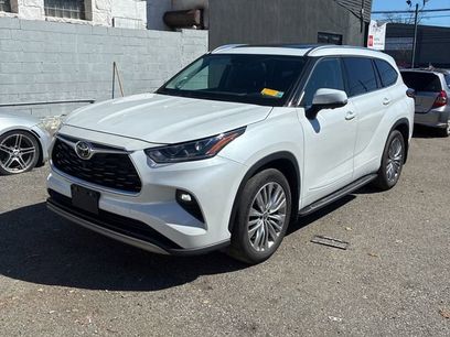 Used 2023 Toyota Highlander Platinum