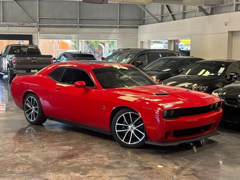 Used 2018 Dodge Challenger R/T Scat Pack RWD image 2