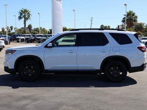 New 2025 Honda Pilot Touring image 5