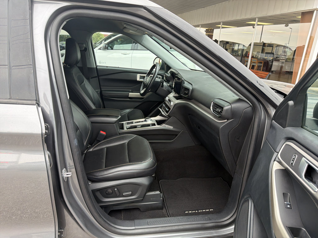 Used 2023 Ford Explorer XLT w/ Equipment Group 202A RWD image 20