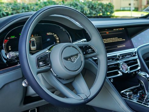 New 2025 Bentley Flying Spur Plug-In Hybrid AWD/4WD image 17