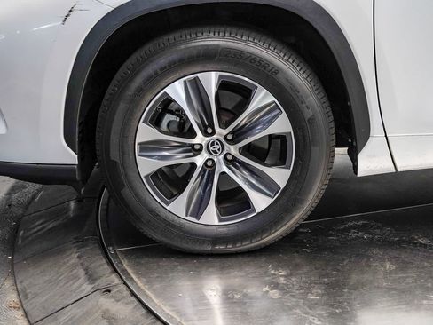 Used 2023 Toyota Highlander XLE FWD image 9
