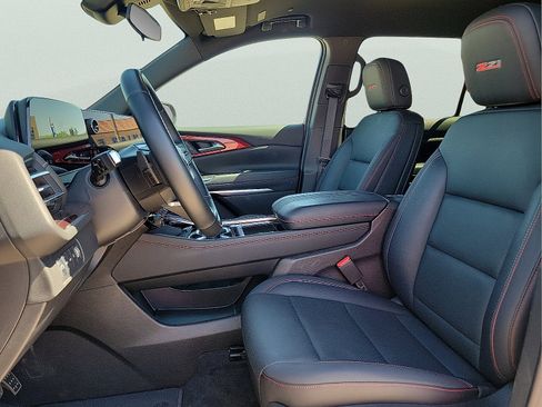 Used 2025 Chevrolet Traverse Z71 AWD/4WD image 12