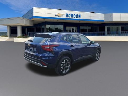Used 2024 Chevrolet Trax LT w/ Driver Confidence Package FWD image 6