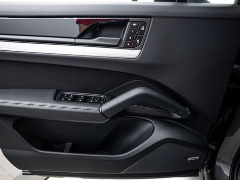 Certified 2025 Porsche Cayenne image 17
