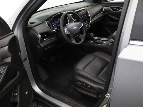 Used 2023 Chevrolet Traverse LT w/ LT Premium Package AWD/4WD image 17