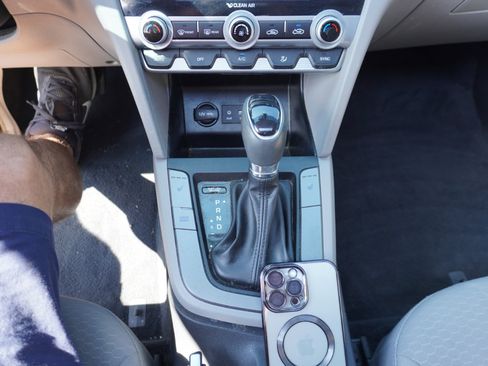 Used 2020 Hyundai Elantra Value Edition image 32