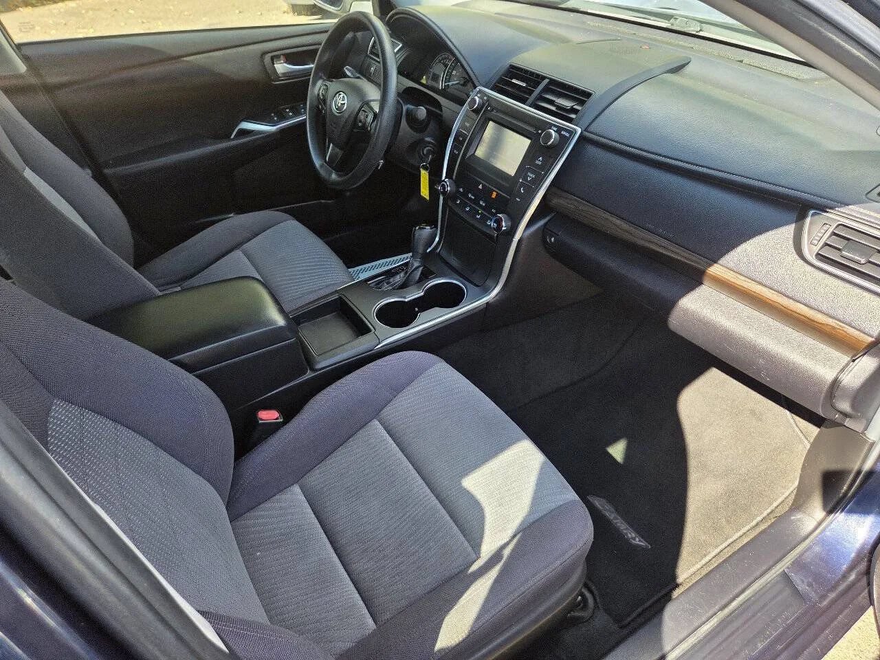 Used 2015 Toyota Camry LE FWD image 31