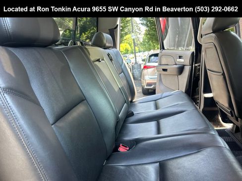 Used 2014 GMC Sierra 2500 Denali w/ Suspension Package, Off-Road AWD/4WD image 12