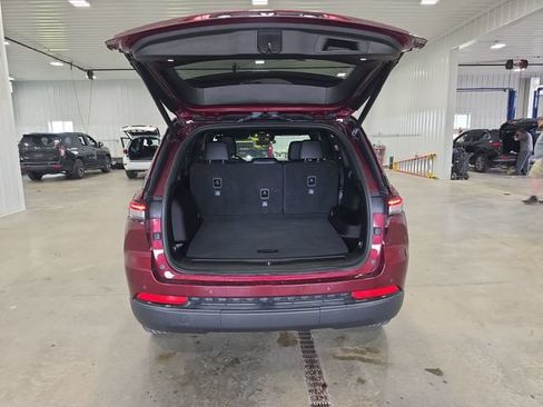 Used 2025 Jeep Grand Cherokee Altitude AWD/4WD image 26
