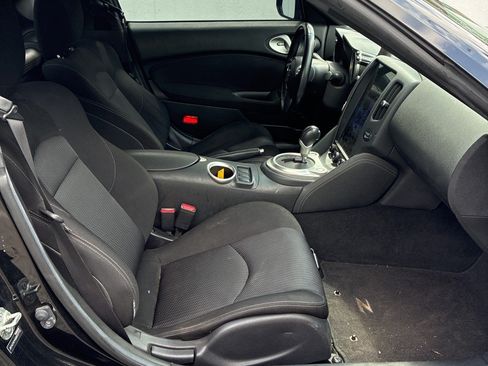 Used 2016 Nissan 370Z Coupe RWD image 11