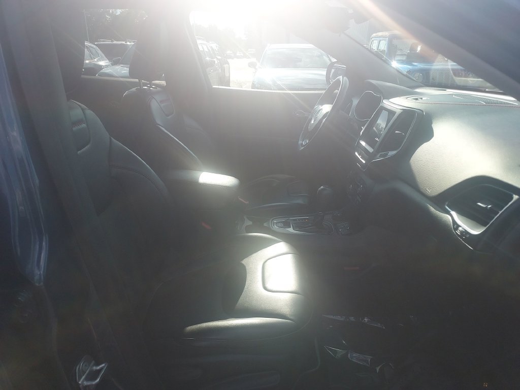 Used 2019 Jeep Cherokee Trailhawk w/ Cold Weather Group AWD/4WD image 31