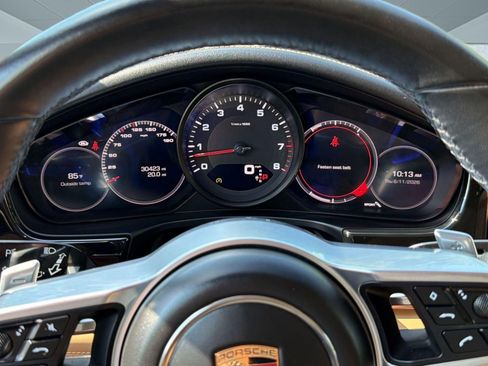 Used 2020 Porsche Panamera RWD image 19